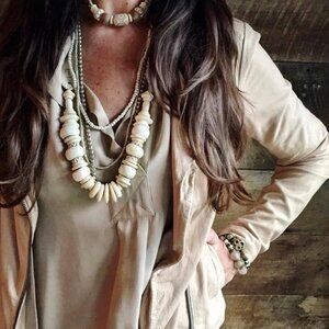 Twine & Twig Mid Classic Beaded Necklace Womens Cream White Suede Strap Beads